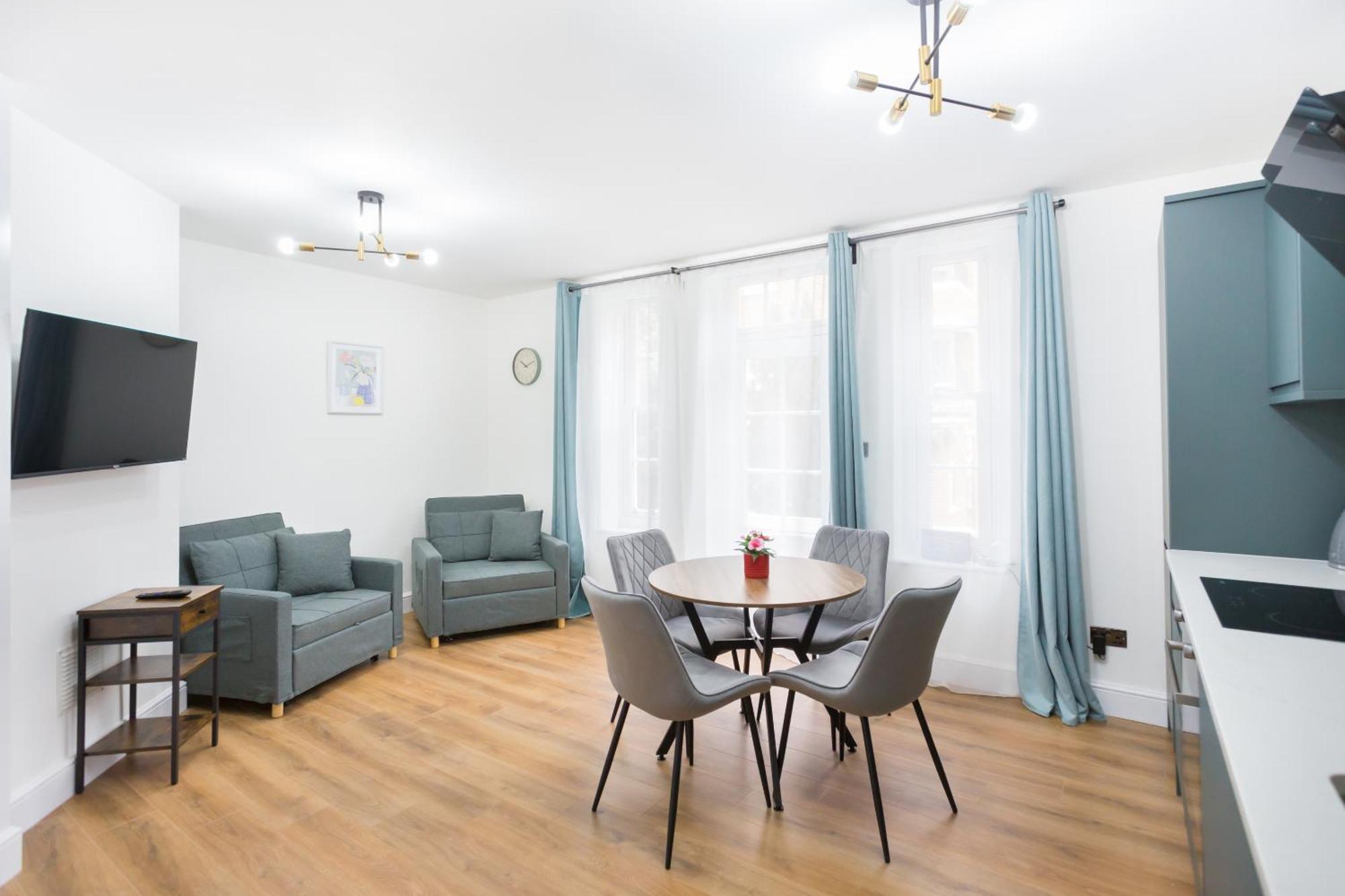 City Centre One Bedroom Apartment Next To Station, Newly Renovated London Exterior photo